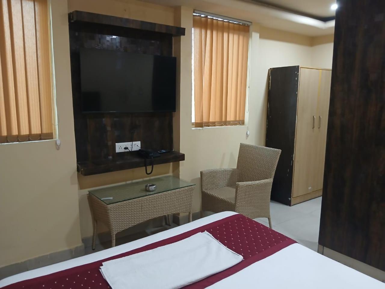 Blossoms Room Holiday Inn- Lakdikapul Hajdarábád Exteriér fotografie
