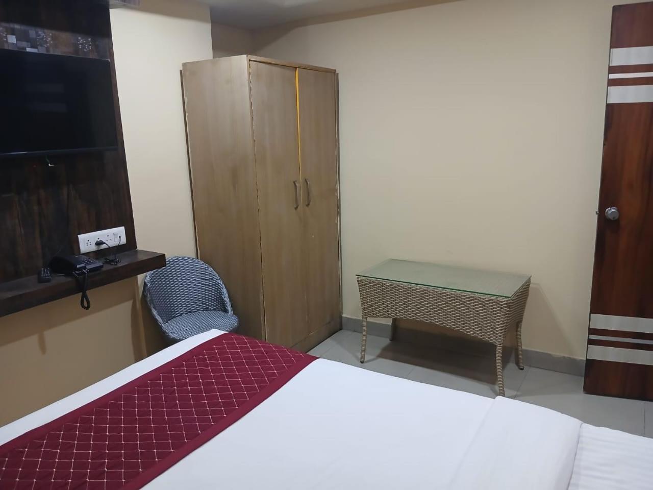 Blossoms Room Holiday Inn- Lakdikapul Hajdarábád Exteriér fotografie