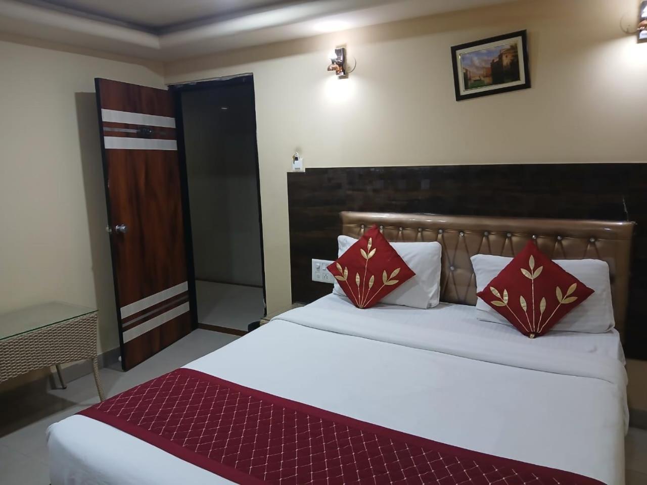 Blossoms Room Holiday Inn- Lakdikapul Hajdarábád Exteriér fotografie