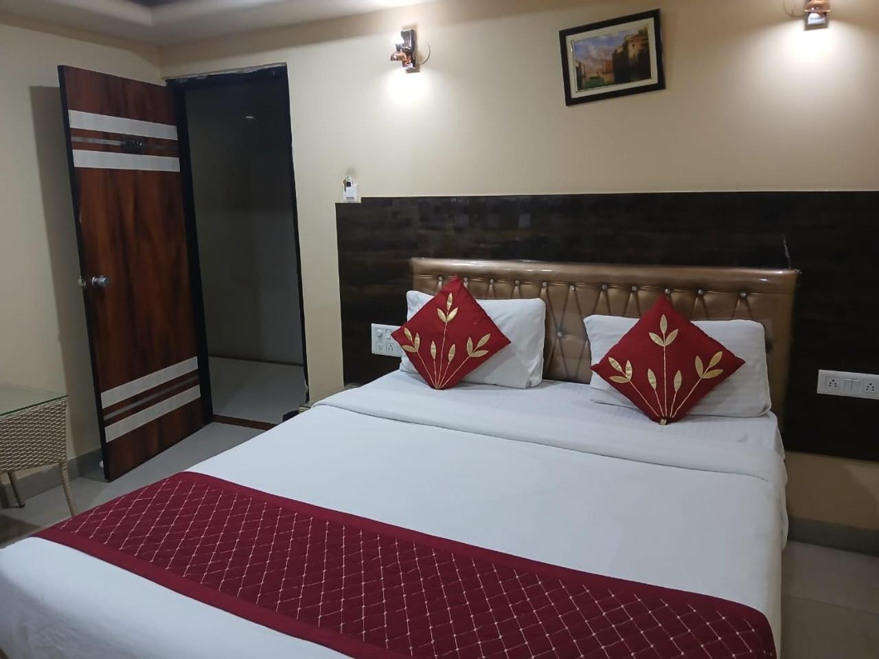Blossoms Room Holiday Inn- Lakdikapul Hajdarábád Exteriér fotografie